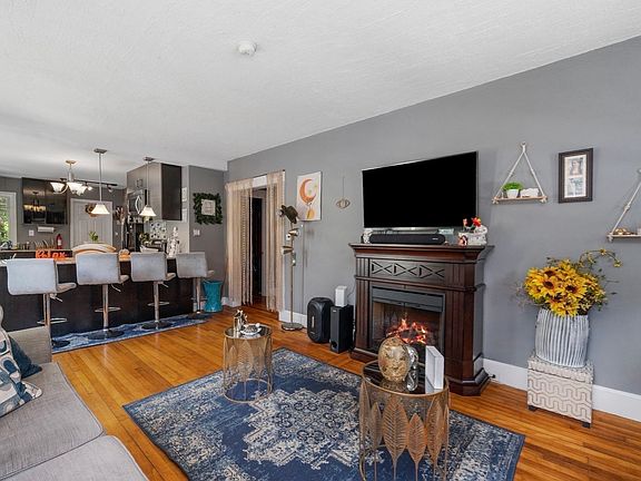 4th image of 8 Wickman Dr