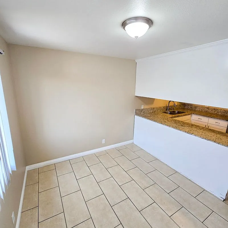 2 bed, 2.0 bath, 970 sqft, $2,400 — Photo 4
