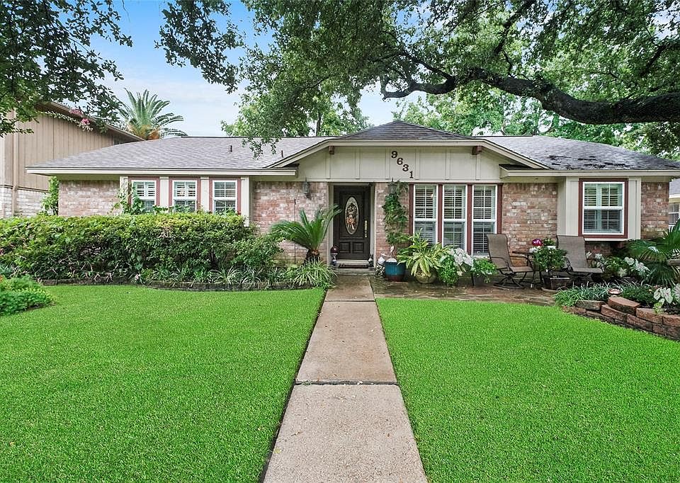 Welcome to this landscaped front yard with front and backyard sprinklers. This updated home has so much to offer. Note the 2019 roof per the owner. The double pane Pella windows through out are a great to have! Updated kitchen and both baths! High Ef
