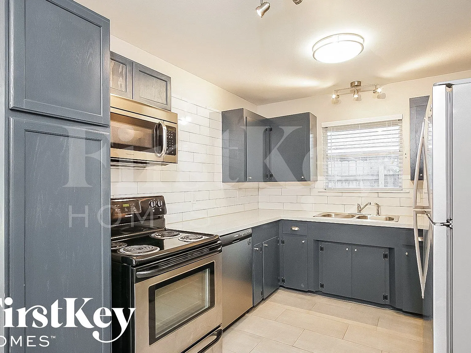 3 bed, 2.0 bath, 1601 sqft, $1,905 — Photo 3