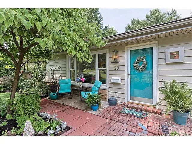23 Saint George Pl photo 1