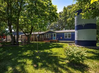 2077 N 2115th St, Saint Elmo, IL 62458