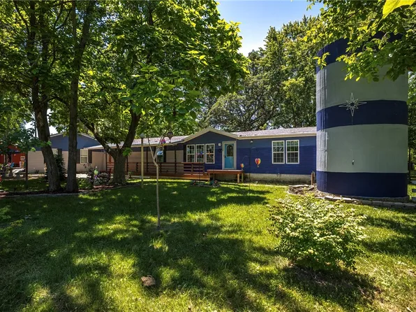 2077 N 2115th St, Saint Elmo, IL 62458