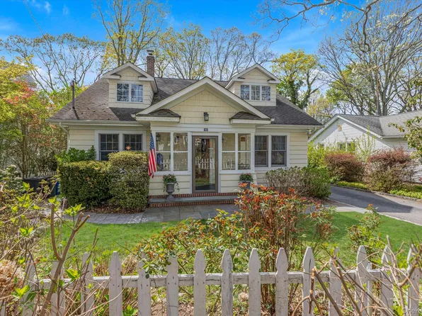 95 Scudder Place, Northport, NY 11768