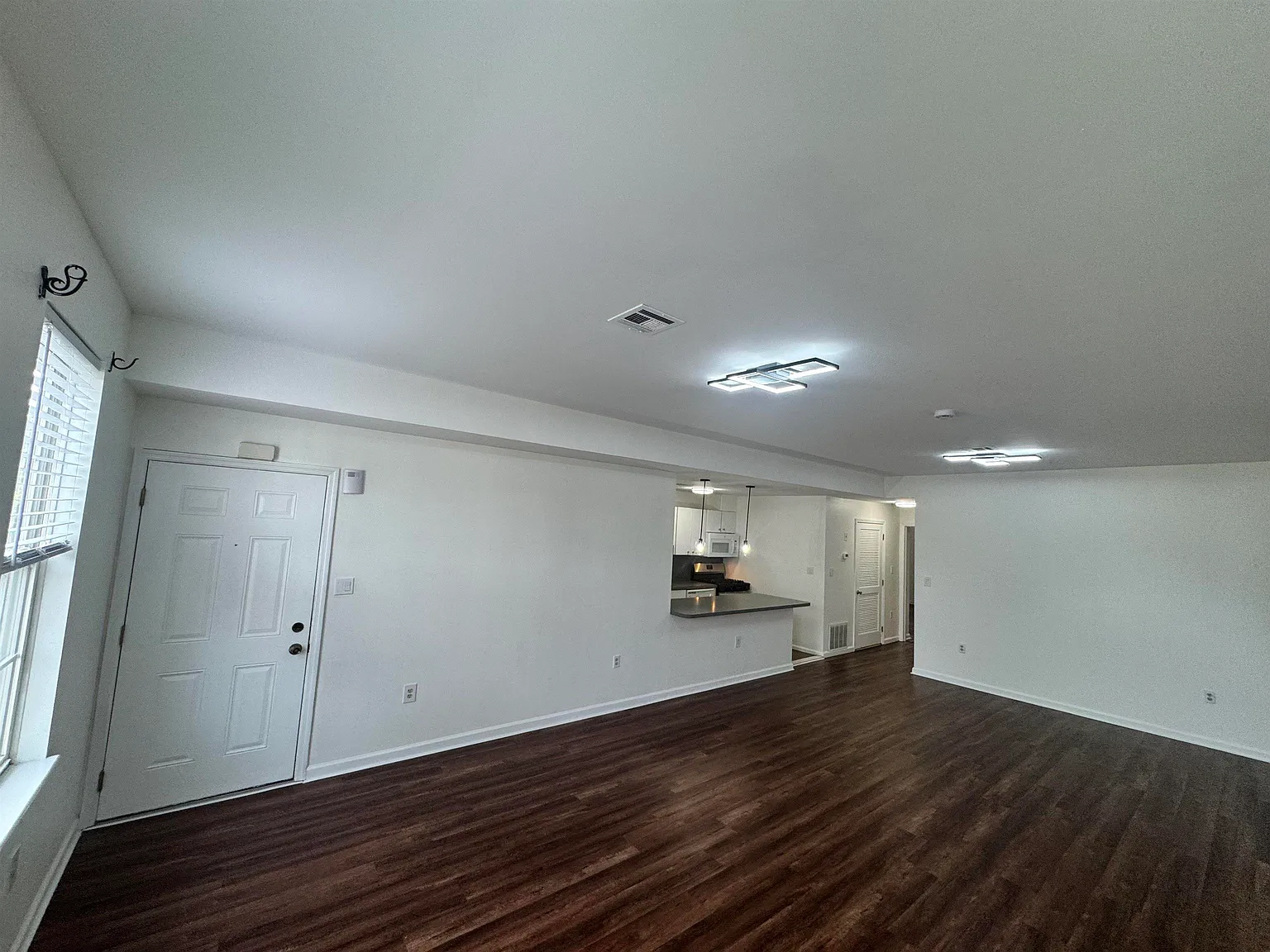 2 bed, 1.0 bath, 1150 sqft, $2,300 — Photo 3