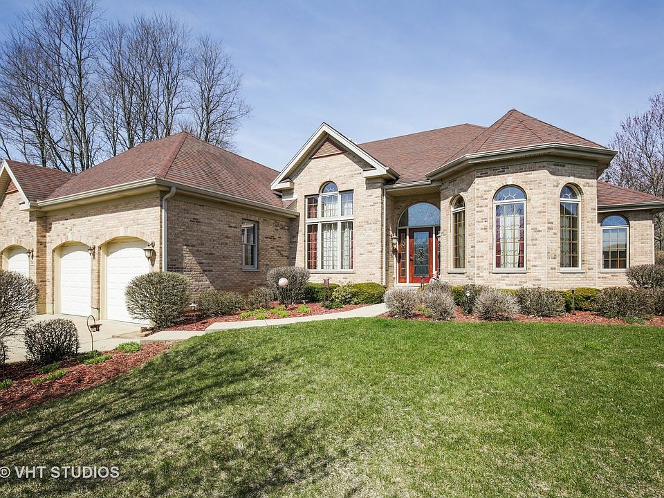 1st image of 700 Castlewood Dr