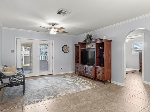 5th image of 2104 River Queen Dr