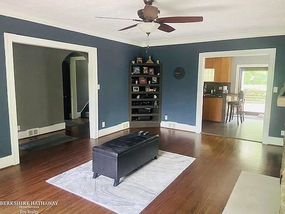5th image of 37010 Utica Rd