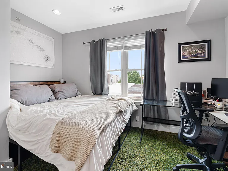 1336 S Bouvier St #B — Photo 18