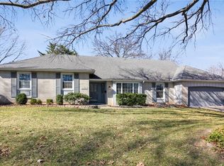 10700 Bridlespur Dr, Kansas City, MO 64114