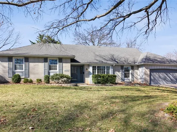 10700 Bridlespur Dr, Kansas City, MO 64114