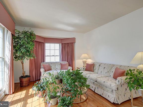 5th image of 104 Cherry Hill Ln