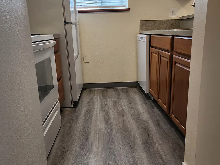 607 S 152nd St #15 — Photo 9