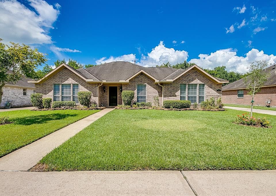 1st image of 407 Meadows Forest Dr