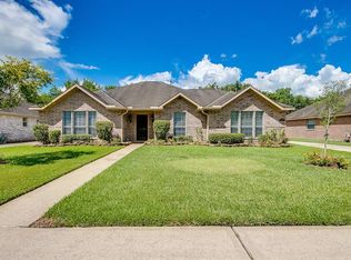 407 Meadows Forest Dr, League City, TX 77573