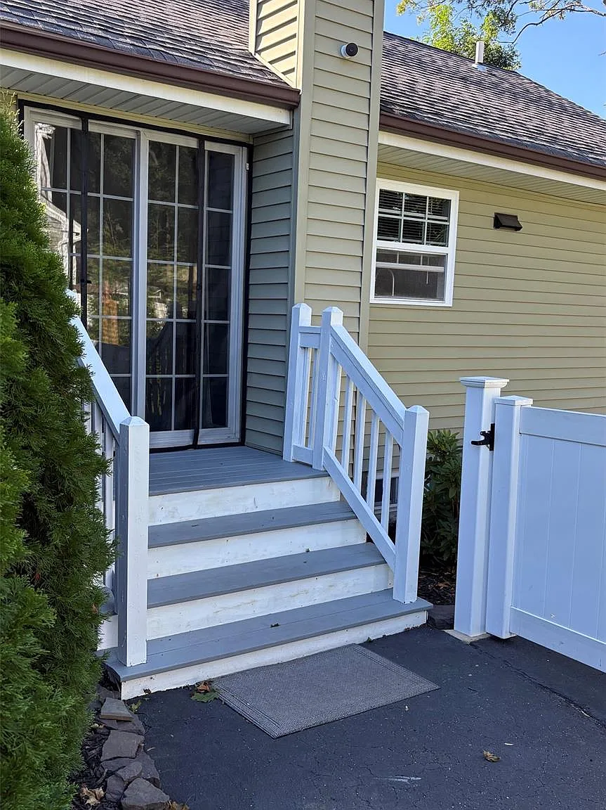 3 bed, 1.0 bath, 740 sqft, $3,750 — Photo 3