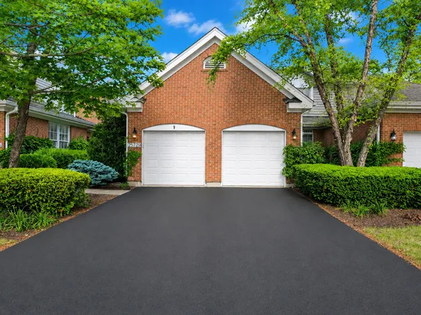 2S729 Parkview Dr, Glen Ellyn, IL 60137