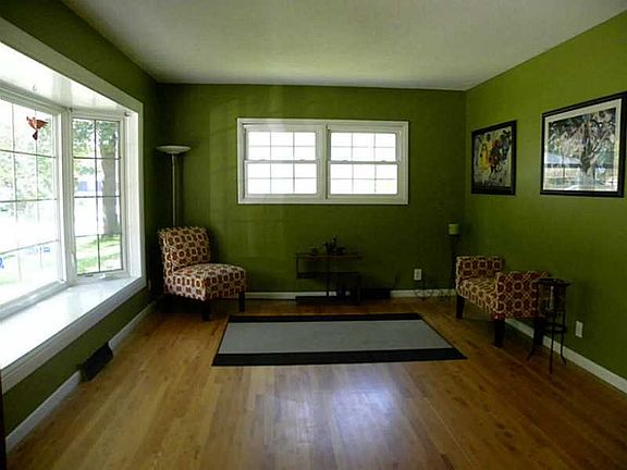 3rd image of 340 Sussex Dr NE