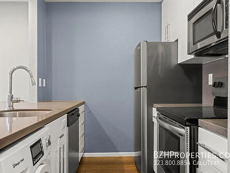 141 S Clark Dr #412A — Photo 13