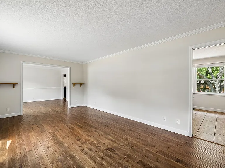 1810 Theresa Dr — Photo 6