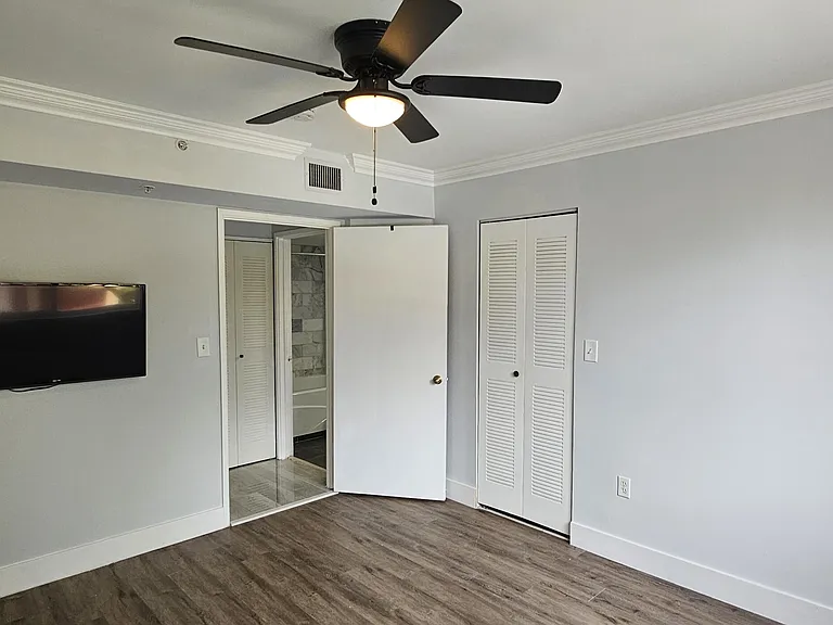 400 Scotia Dr #203 — Photo 37