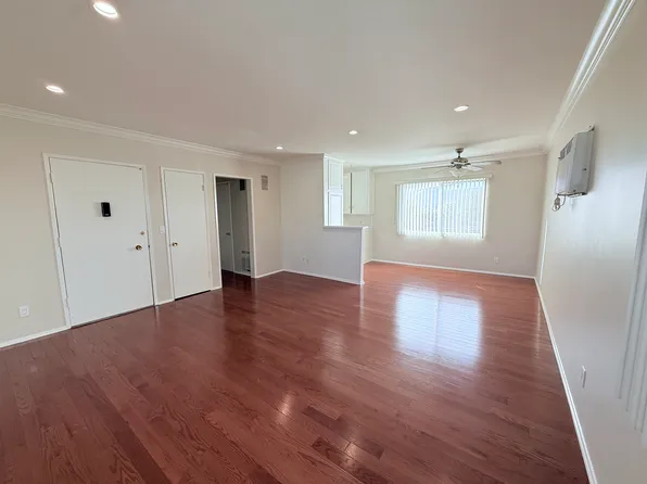 2708 W Clark Ave #J5, Burbank, CA 91505