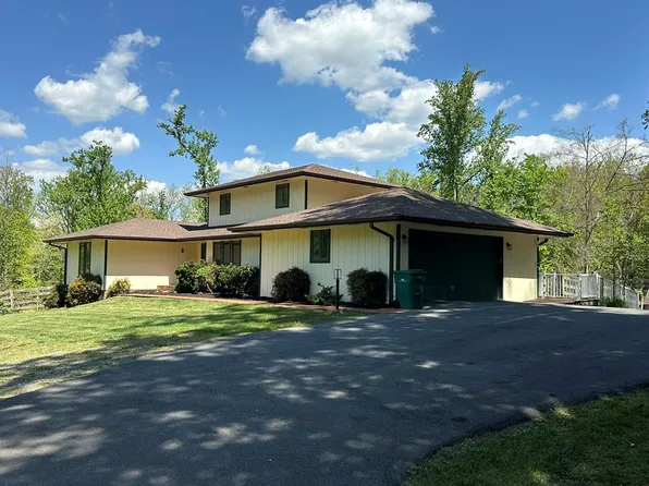 21506 Plantation Rd, Bristol, VA 24202