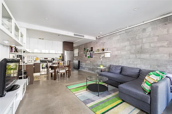 Sold by R New York | media 20