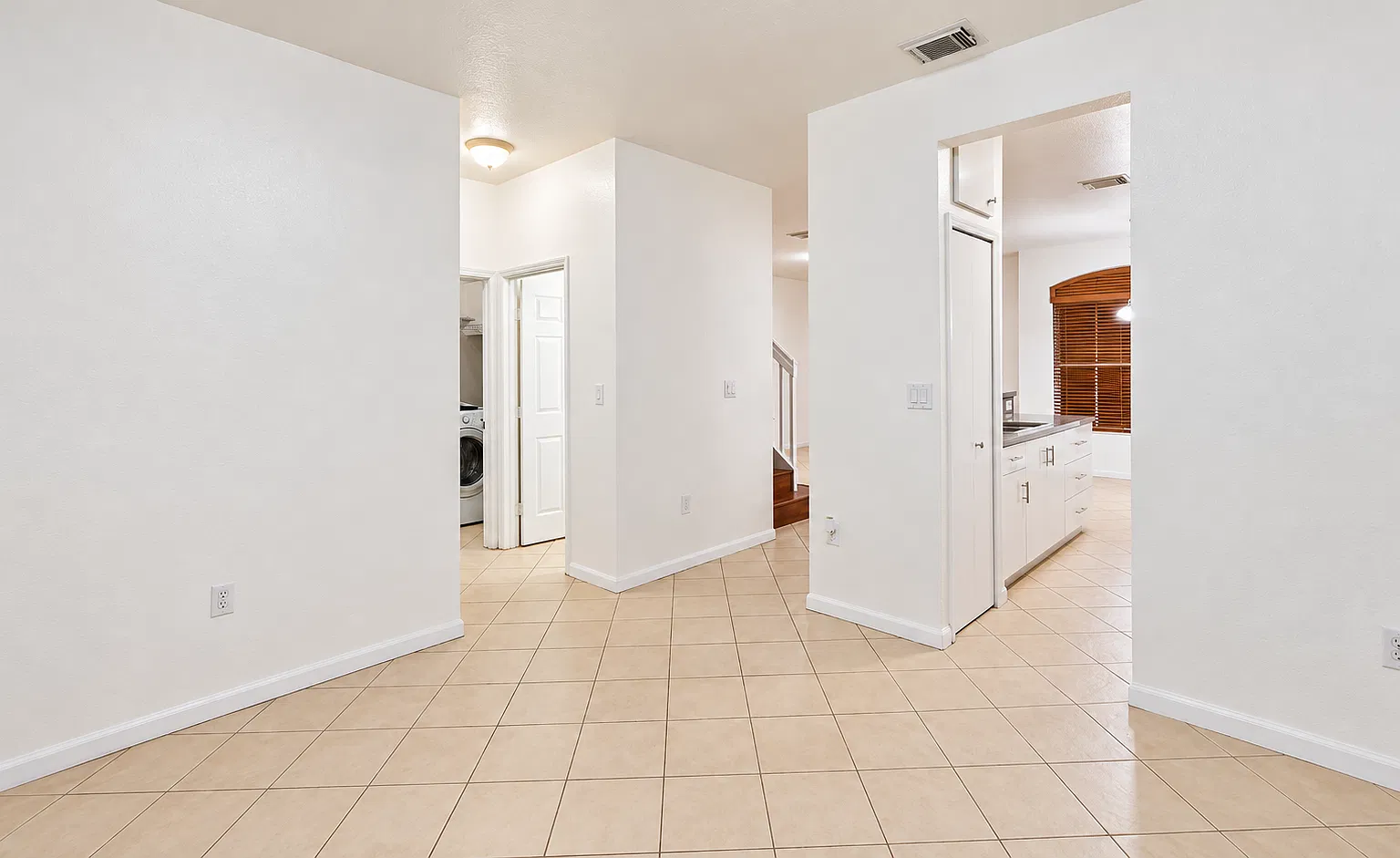 4 bed, 2.5 bath, 1476 sqft, $3,200 — Photo 3