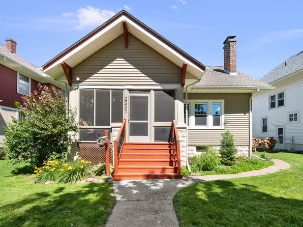 2221 Ripley St, Davenport, IA 52803