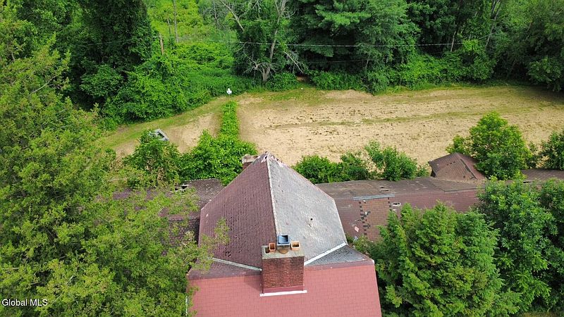 4th image of 387 Nys Rt 9N (Church) Street