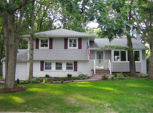 2 Berrywood Dr, Huntington, NY 11743