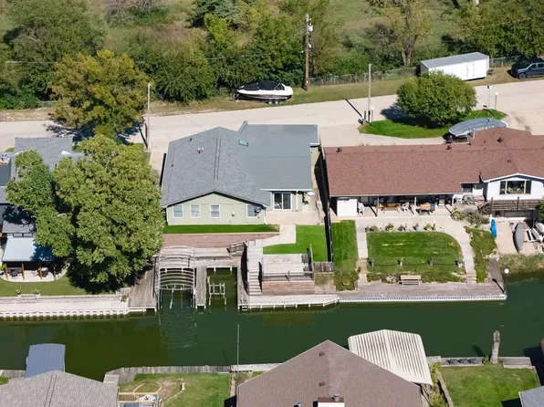 66 Lakewood Villa St, Council Bluffs, IA 51501