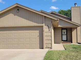 2938 SW Woodstock Ln, Topeka, KS 66614