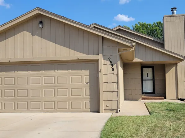 2938 SW Woodstock Ln, Topeka, KS 66614