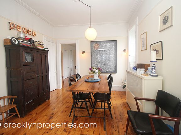 3rd image of 546 10th St #3