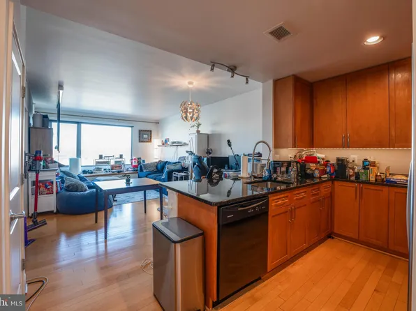 4101 Albemarle St NW APT 332, Washington, DC 20016