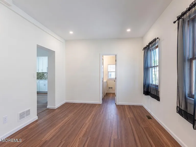 10 Lincoln St — Photo 9