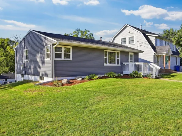 227 29th Ave SW, Cedar Rapids, IA 52404