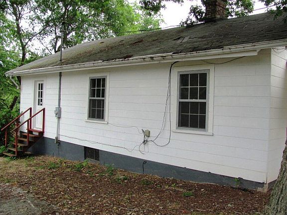 3rd image of 405 Virginia St