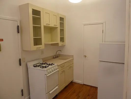 Rented by Halstead Real Estate | media 17