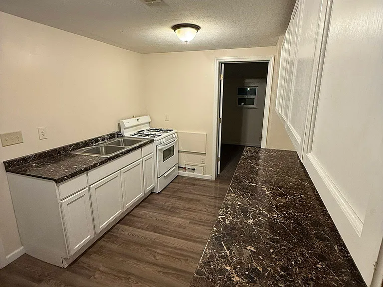 836 Vine St — Photo 3