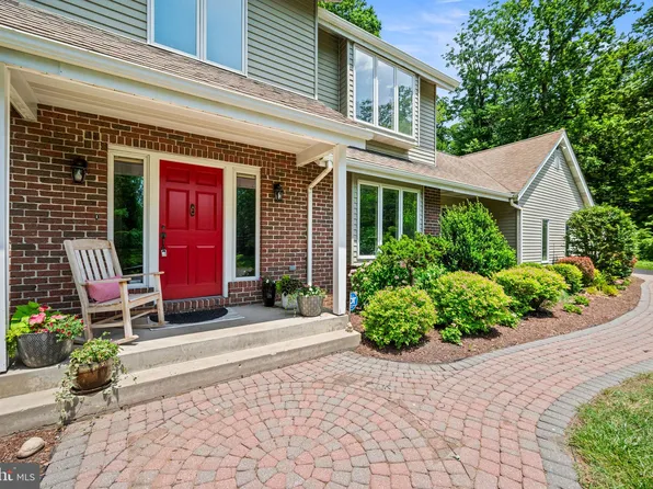 211 Fox Ln, Wallingford, PA 19086