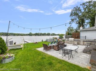 9506 Thames Blvd, White Lake, MI