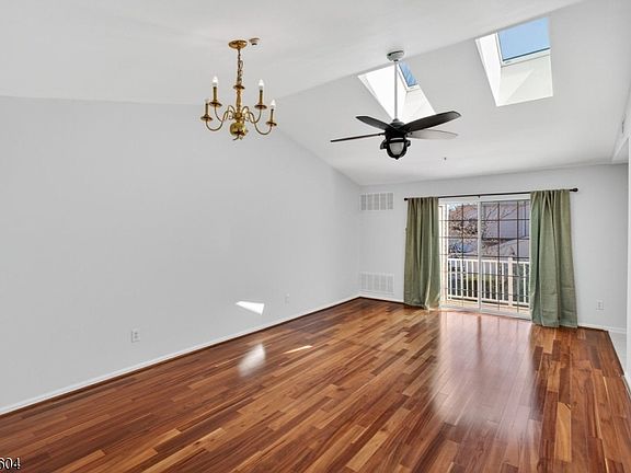 5th image of 252 Potomac Dr