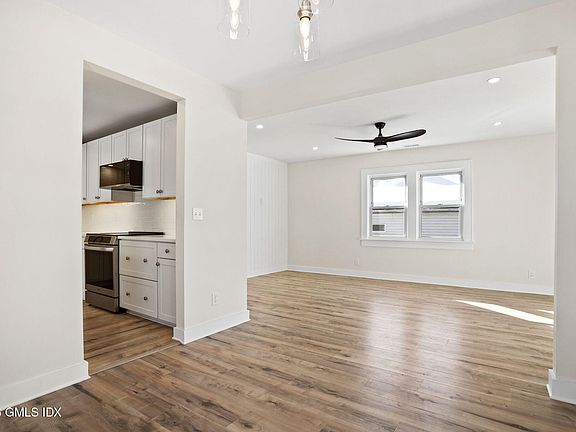 3rd image of 79 View St W