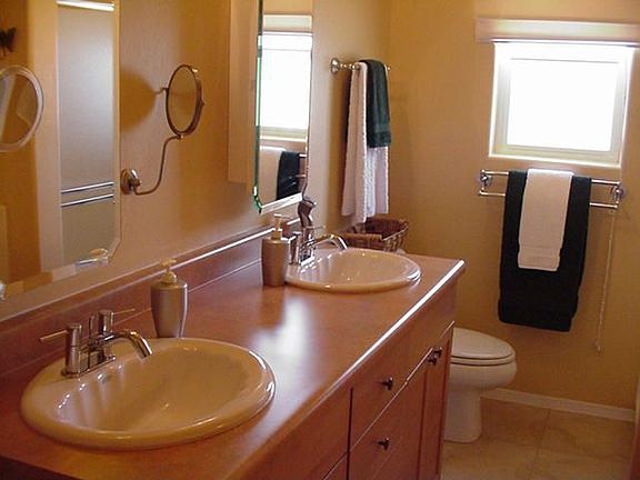 Master bath has sep. shwr + soaking tub