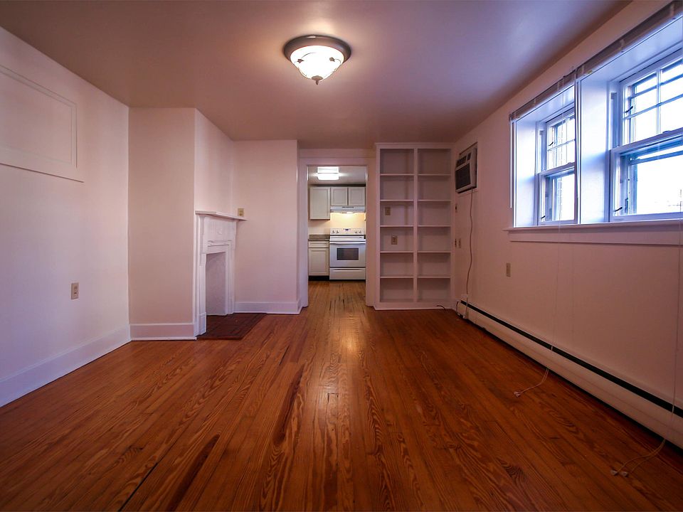 1st image of 321 W Burke St APT 2