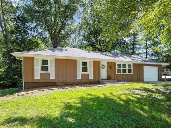 9525 E Gregory Blvd, Raytown, MO 64133