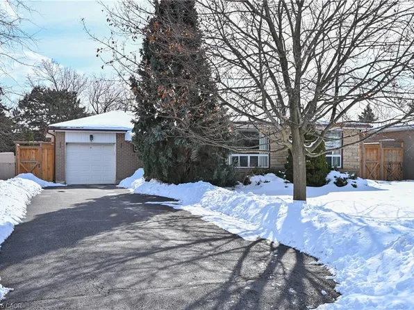 8 Beechwood Cres, Brampton, ON L6T 1Y1